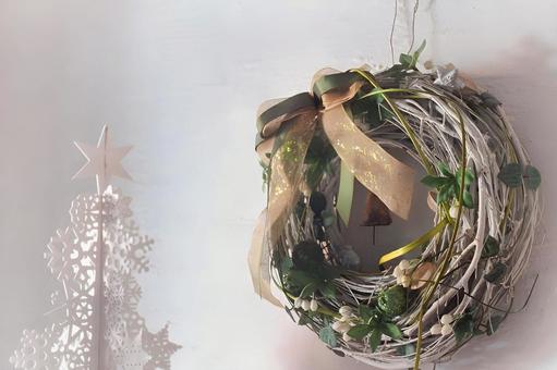 クリスマスリースとクリスマスツリー クリスマス,リース,クリスマスツリーの写真素材