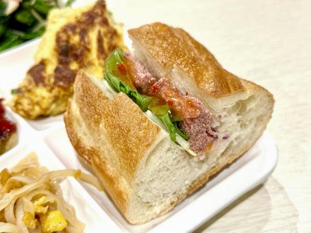 バイキング　一口サイズのバインミー 一口サイズ,バインミー,パンの写真素材