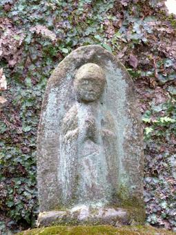 北鎌倉東慶寺境内に鎮座する石仏その2 北鎌倉東慶寺境内に鎮座する石仏その2 東慶寺,石仏,仏像の写真素材