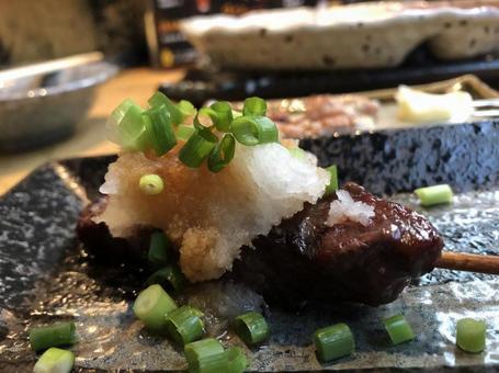 居酒屋の焼き鳥串の写真