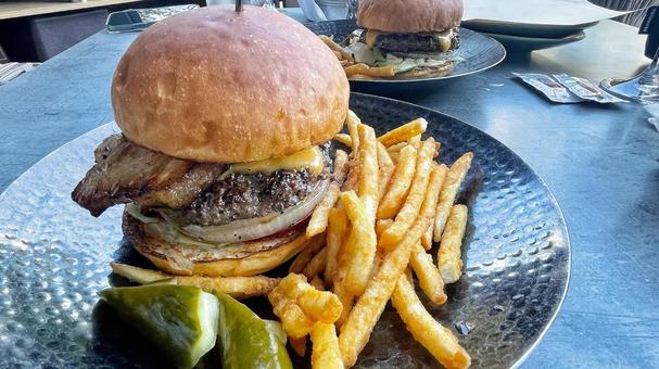 おいしいハンバーガー ベーコンバーガー,ハンバーガー,ポテトの写真素材