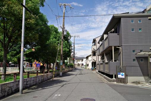大阪都心近くの住宅街風景 大阪都心近くの住宅街風景 町角,道路,隘路の写真素材