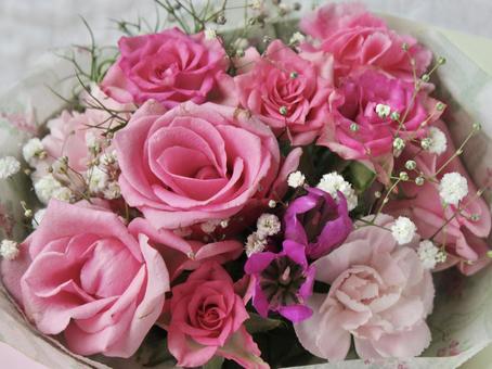 バラとリンドウの秋の華やかな花束 バラとリンドウの秋の華やかな花束 リンドウ,花束,秋の写真素材