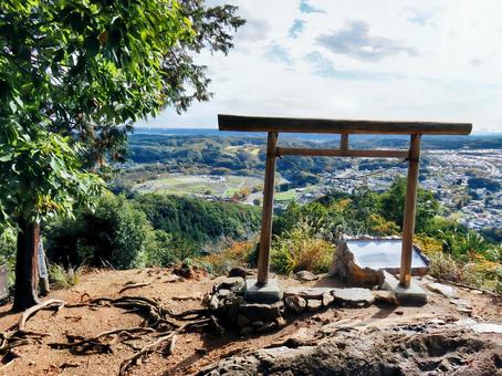日和田山の二の鳥居 日和田山の二の鳥居の写真