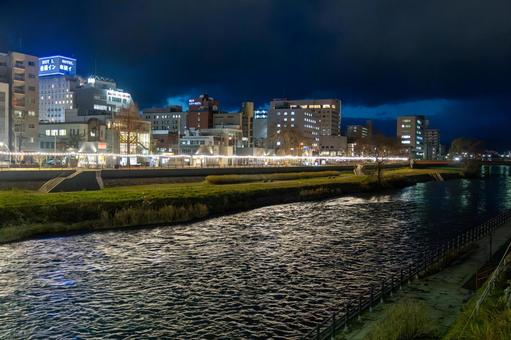 開運橋から見た北上川とイルミネーション 開運橋から見た北上川とイルミネーション 開運橋,イルミネーション,ライトアップの写真素材