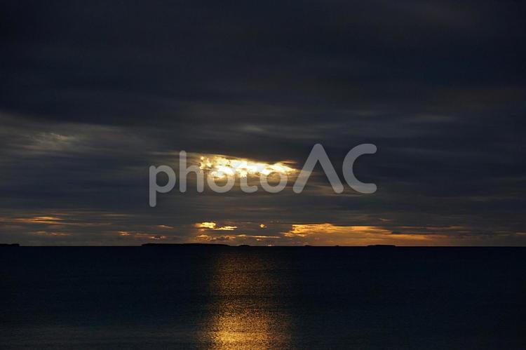 ウヴェア島　夕暮れ ニューカレドニア,ウヴェア島,パラディッドウヴェアの写真素材