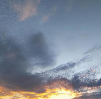 11月の夕方 晴れ,夕方,雲の写真素材