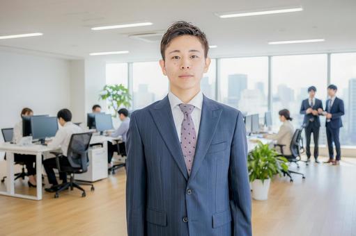直立するビジネスマン 直立するビジネスマン ビジネスマン,会社員,サラリーマンの写真素材
