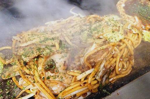 焼きそば 焼きそば,鉄板,太麺の写真素材