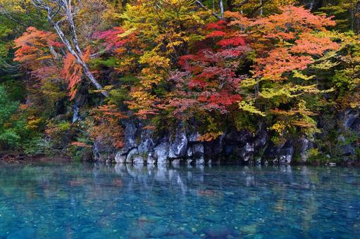 Autumn leaves at Houtai Falls, JPG Autumn leaves at Houtai Falls, JPG