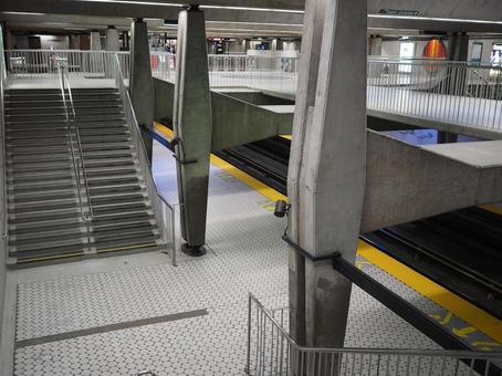 カナダモントリオール地下鉄駅構内 地下,地下鉄,メトロの写真素材