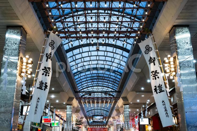 大街道商店街の天井風景 愛媛県松山市 大街道,大街道商店街,商店街の写真素材