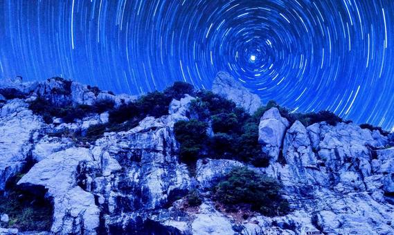 山上の星空の写真