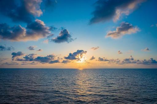 日本海　フェリーからの風景 日本海,日本海フェリー,海の写真素材