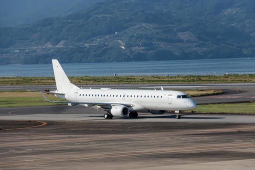 長崎空港ターミナルの静かな朝の光景 飛行機,航空機,旅客機の写真素材