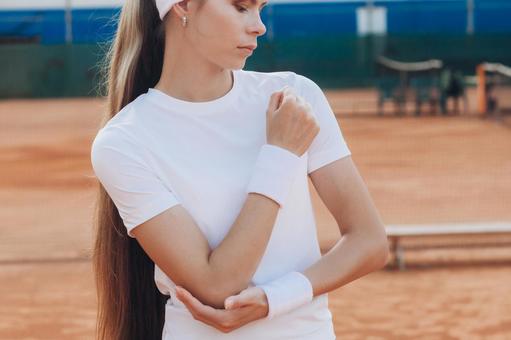 肩肘をさする女の人 女性,外国人,肘の写真素材