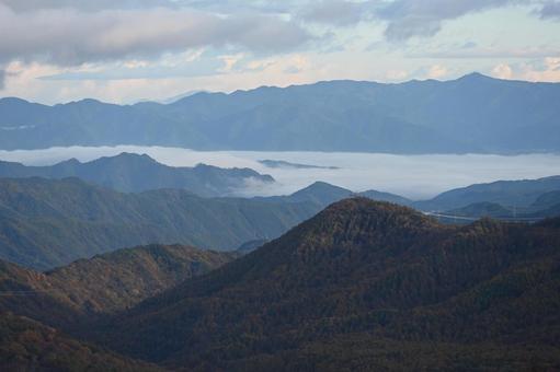 長野県の茅野市北山からの雲海の風景の写真