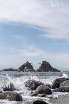 福岡県糸島の夫婦岩 福岡県糸島の夫婦岩 日本,福岡,福岡県の写真素材