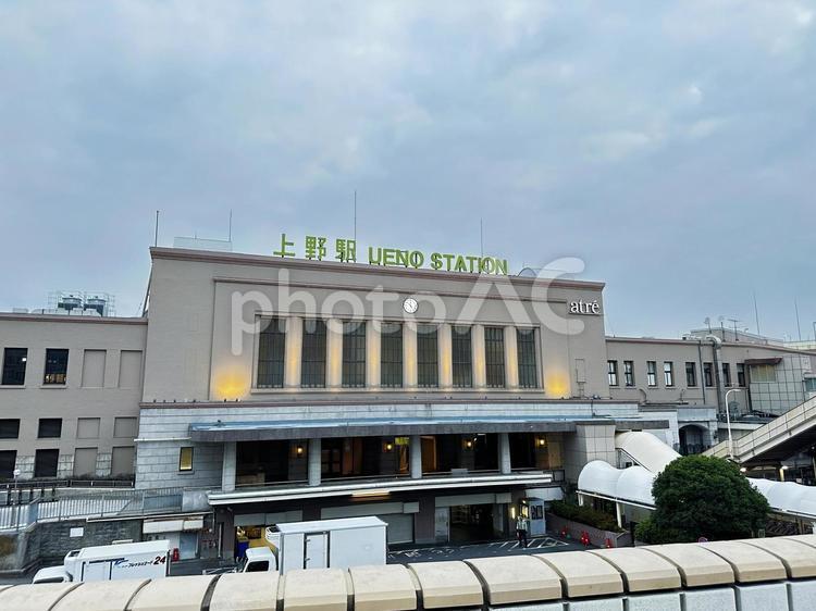 上野駅前　上野周辺 上野駅,歩道橋,上野駅周辺の写真素材