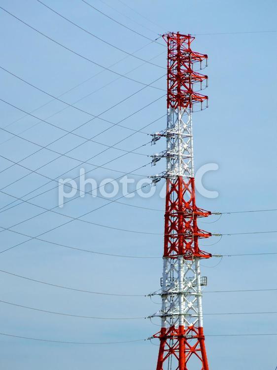 鉄塔がある風景220605_14 鉄塔,送電線,電線の写真素材