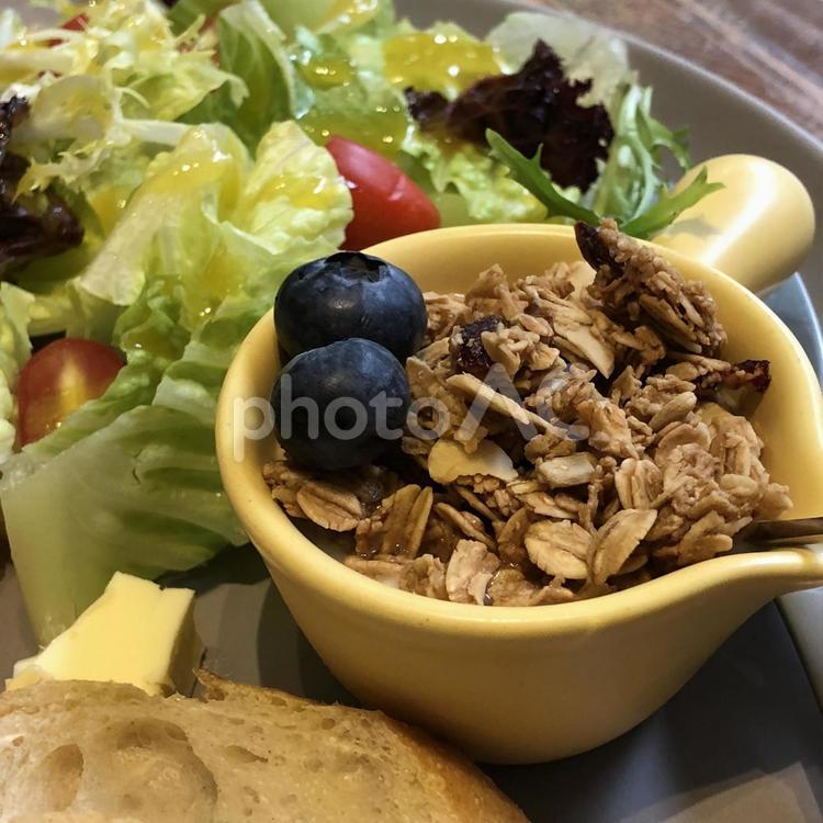 カフェ時間を彩る、至福のランチ 食事,ランチ,カフェの写真素材