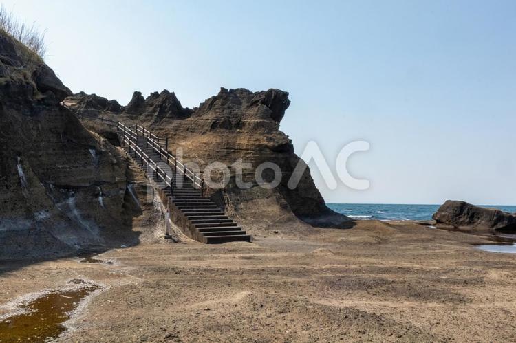 北前船の係船跡付近の階段 北前船,係船跡,杭の写真素材