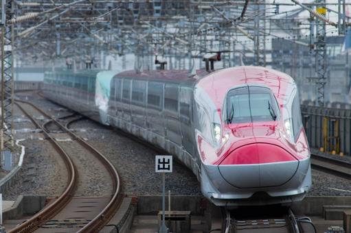 秋田新幹線 秋田新幹線 秋田新幹線,e6系,連結の写真素材