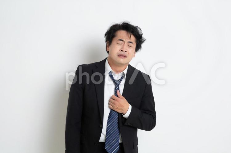 やる気を無くして落ち込んでいる中年のサラリーマン男性 中年,上司,会社員の写真素材