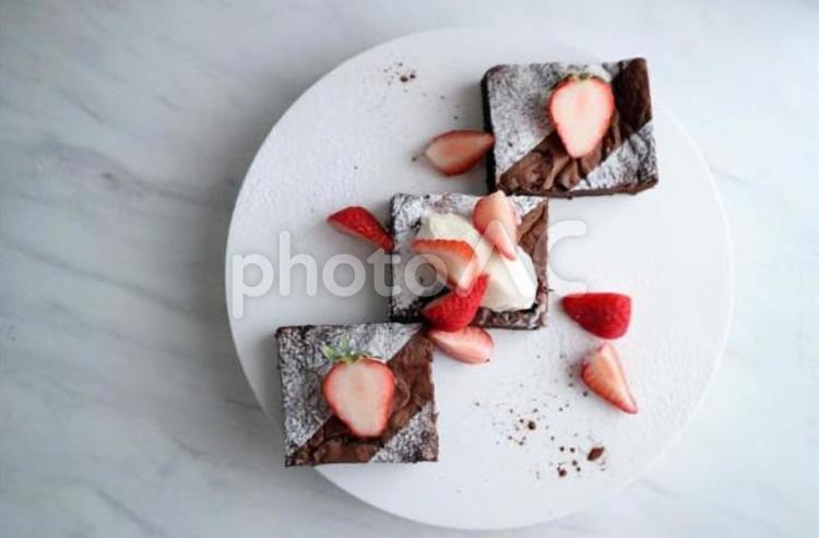 いちごとガトーショコラ スイーツ,チョコレート,チョコの写真素材