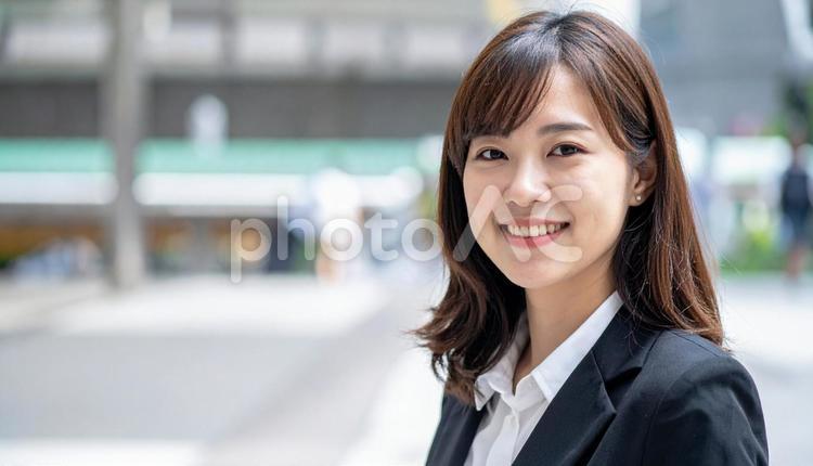 笑顔のビジネスウーマン・スーツ姿のOL 日本人,ビジネスウーマン,ビジネスの写真素材