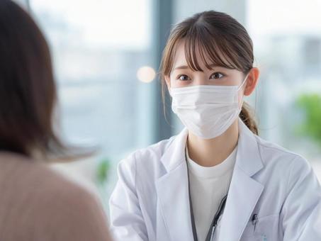 若い女性医師による問診 若い女性医師による問診の写真