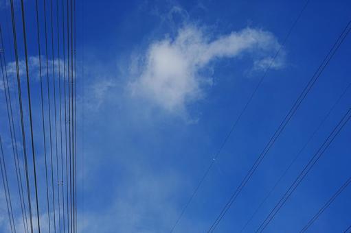 青空 青空,電線,白い雲の写真素材