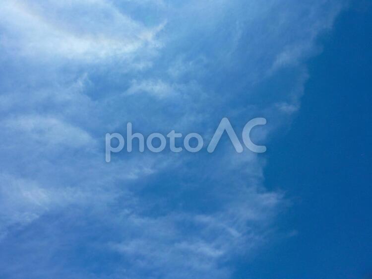 青空と雲の空の自然風景背景 空,青空,背景の写真素材