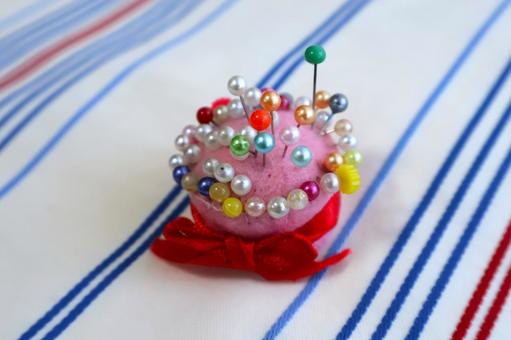マチ針のささった針山 ハンドメイド・手芸 マチ針のささった針山 ハンドメイド・手芸の写真