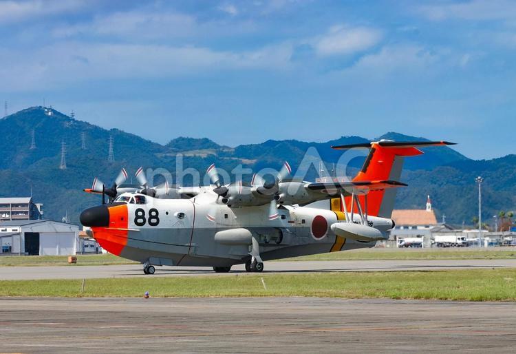 滑走路に向かう海上自衛隊飛行艇US-1A 海上自衛隊,自衛隊,usー1aの写真素材