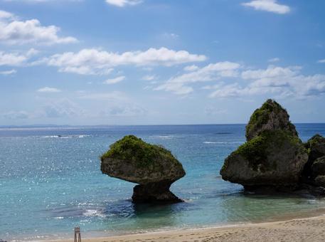 時を刻む岩と青い海 時を刻む岩と青い海 ニライビーチ,ビーチ,砂の写真素材