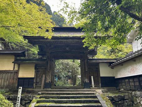 横蔵寺寺門(岐阜谷汲山) 横蔵寺寺門(岐阜谷汲山) 横蔵寺,岐阜,谷汲山の写真素材
