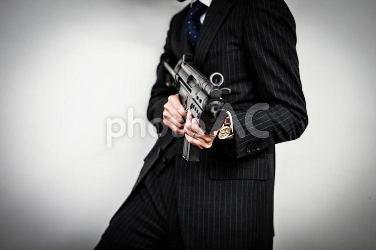 マシンガンを持つ戦うビジネスマン ビジネスマン,マシンガン,銃の写真素材