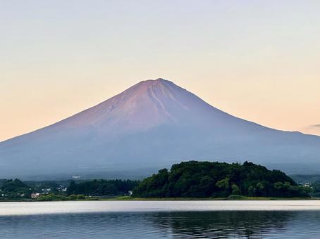 真夏の朝の富士山 真夏の朝の富士山の写真