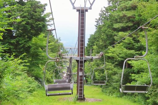 観光リフト 新緑,初夏,リフトの写真素材