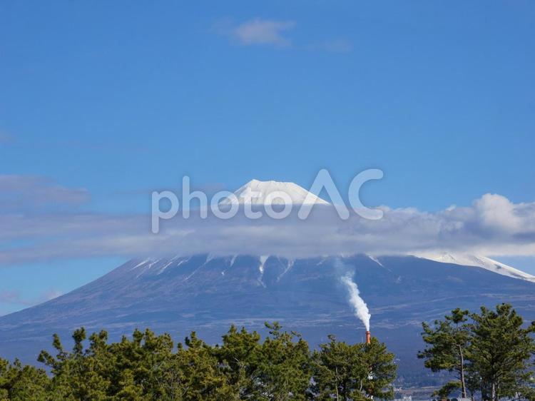 3月、冠雪した富士山 田子の浦より 3月,春,富士山の写真素材
