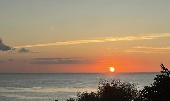 沈む夕日 沈む夕日の写真