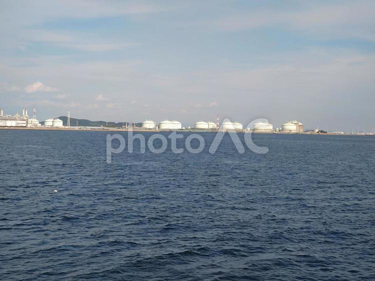 日本の海 コンビナート,海,空の写真素材