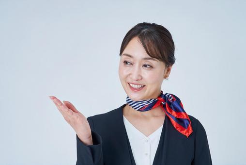 案内のポーズをするスーツ姿の女性 案内のポーズをするスーツ姿の女性 案内,受付,窓口の写真素材