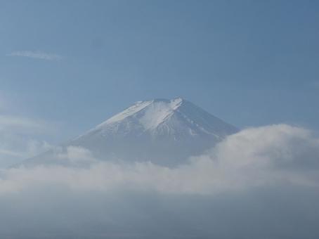 雪化粧の富士山と雲海 富士山,雪化粧,雪の写真素材