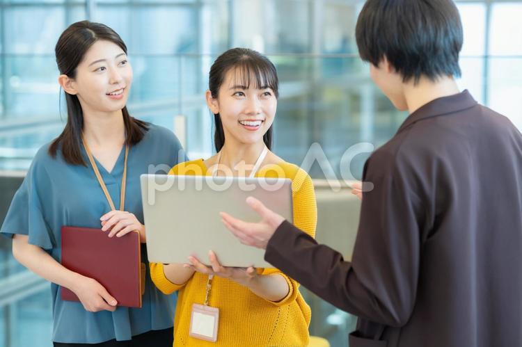 会議をする男女のエンジニア エンジニア,ビジネスマン,ビジネスの写真素材