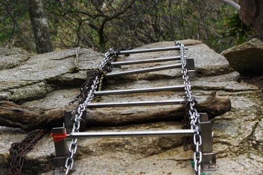 鎖場 登山道,難所,はしごの写真素材
