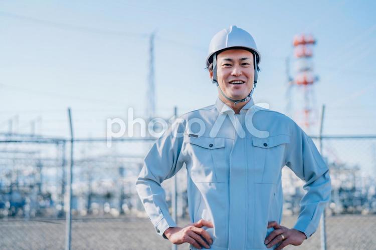 電気工事士・電力会社・作業着を着た男性 電力会社,電気工事士,作業員の写真素材