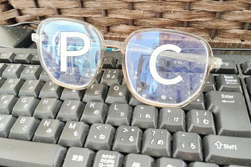 PC用メガネで目を守る メガネ,ブルーライトカット,眼鏡の写真素材