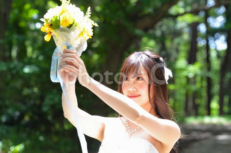 ウエディングドレスを着た女性 a207 bridal,love,お姉さんの写真素材